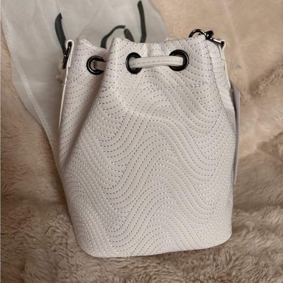 NWT Lug Whirlybird Satin Luxe VL Crossbody Bucket Bag Purse - White - Picture 5 of 9